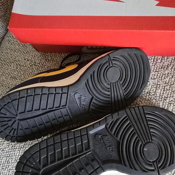 Nike Men's Dunk Low Vintage Michigan FZ4014 010 SIZE M 6 W 7.5 - Picture 6 of 8